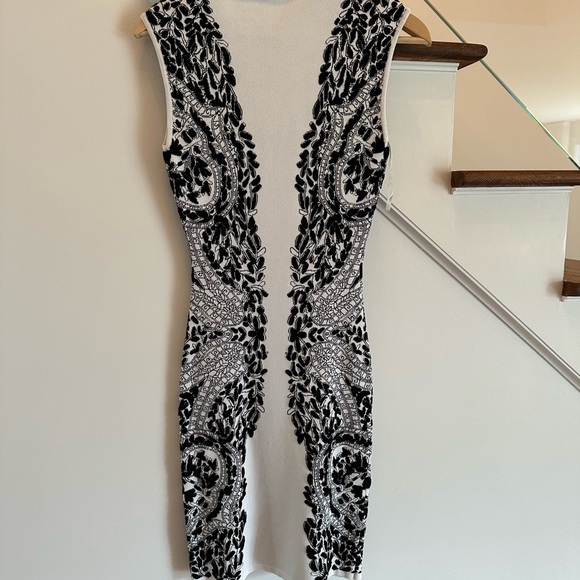 Robe BCBGmaxazria ajustée noir et blanc - Picture 4 of 5